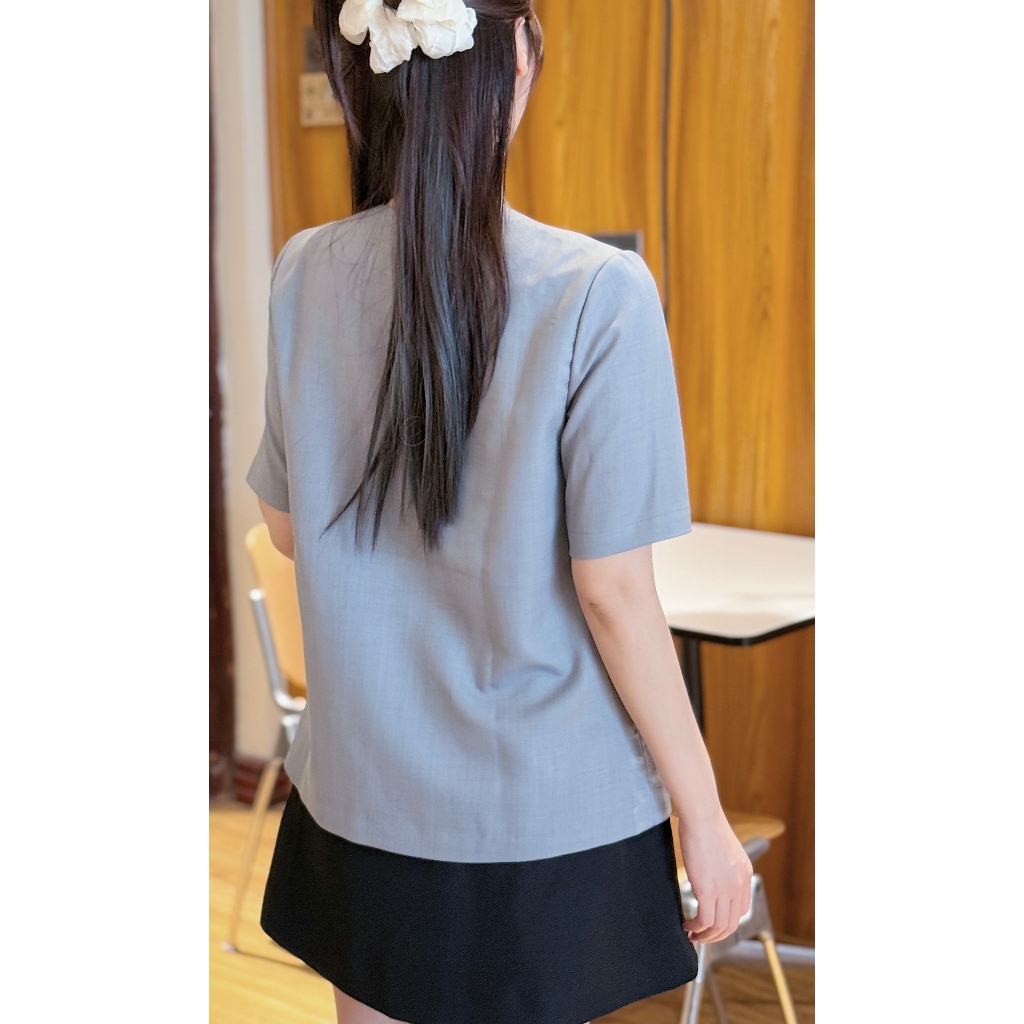 Áo Blazer Nữ Tay Ngắn Cổ Tim Cúc Bọc Chất Xước Ý Mềm Mát, Sơ Mi Nữ Công Sở HAAN Design SM209