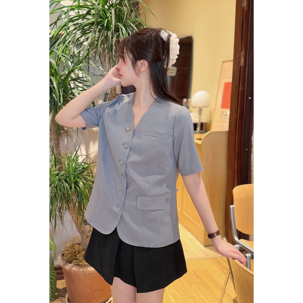 Áo Blazer Nữ Tay Ngắn Cổ Tim Cúc Bọc Chất Xước Ý Mềm Mát, Sơ Mi Nữ Công Sở HAAN Design SM209