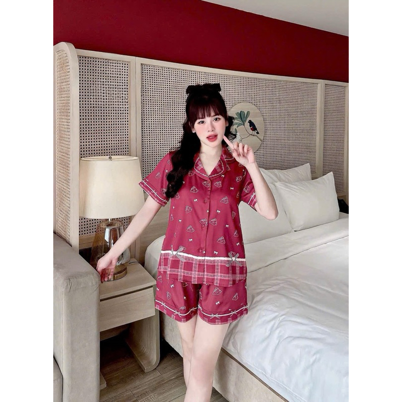 Thỏ karo đỏ xước đùi