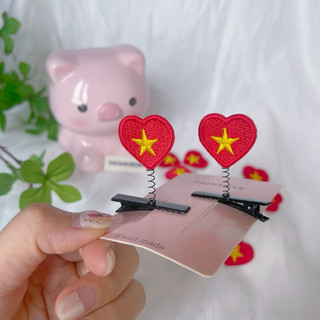 Set 02 kẹp lò xo hình TRÁI TIM lá cờ Tổ Quốc chào mừng ngày Lễ Quốc Khánh/ các dịp lễ lớn của Đất Nước
