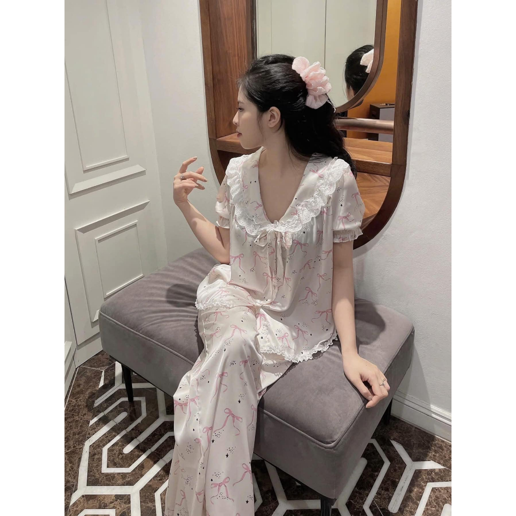 Set đồ ngủ nữ tay ngắn đùi họa tiết nơ dễ thương, bộ pijama nữ mặc nhà chất lụa mát mịn thoáng mát rộng rãi hcom25224