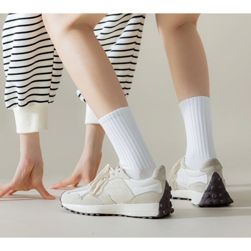 Vớ cotton Trắng Đen cao cổ Nam Nữ phong cách đơn giản, thể thao, năng động.