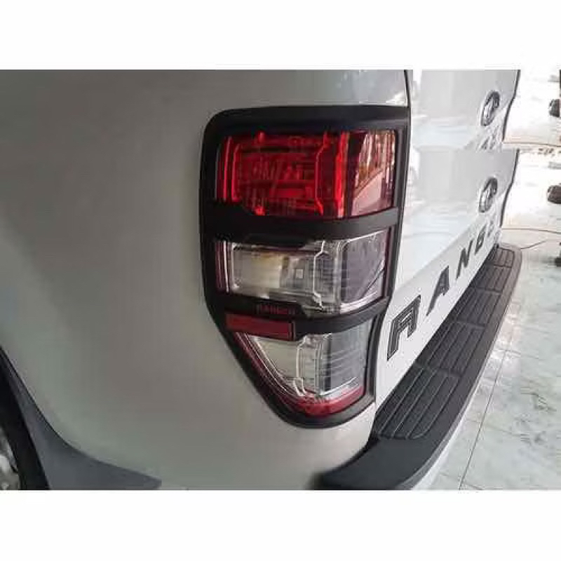 Ốp pha hậu xe Ford Ranger 2016-2021 Nhựa đen ABS hàng cao cấp