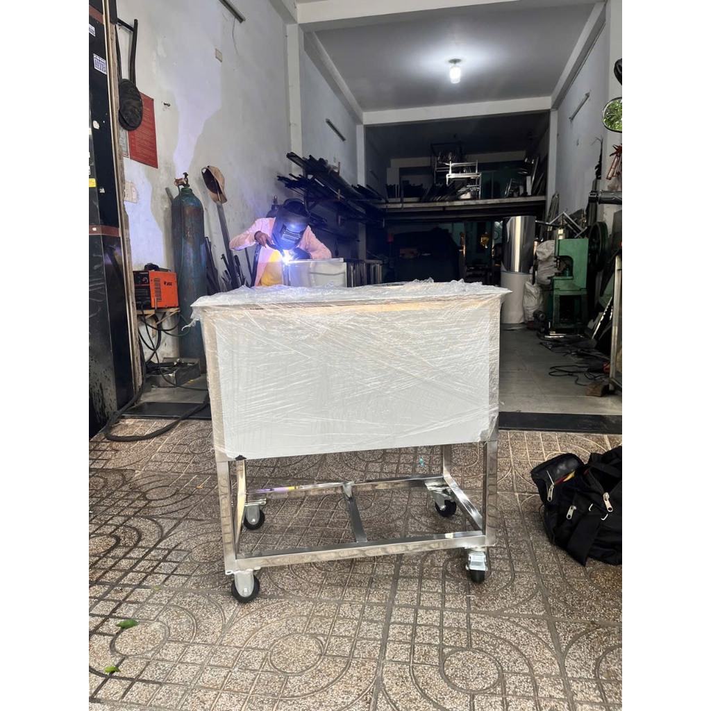 thùng đá inox giữ nhiệt ba lớp có chận khung bánh xe