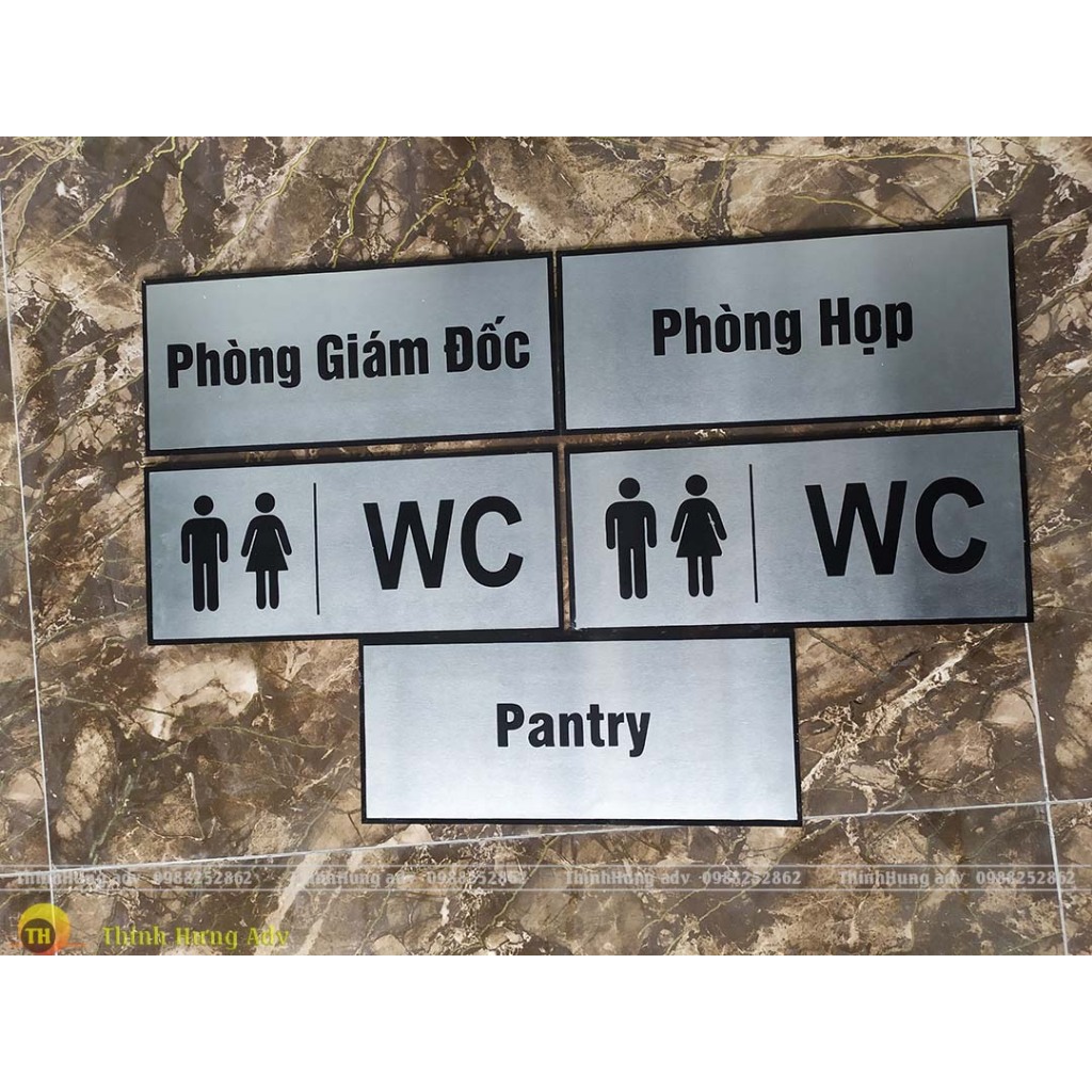 BẢNG TÊN PHÒNG – BẢNG CHỈ DẪN BẰNG ALU VÀNG XƯỚC, BẠC XƯỚC IN UV SIÊU NÉT KÍCH THƯỚC 14CMX32CM