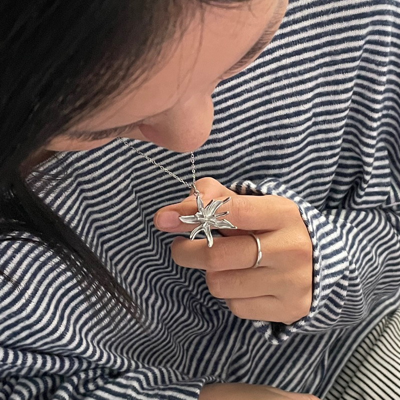 Vòng cổ Hơi ấm của mùa đang đổi