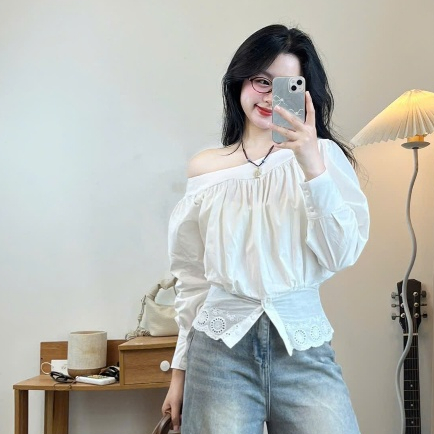 Áo sơ mi dài tay Joolate kiểu lệch vai ren bụng dáng tiểu thư siêu xinh