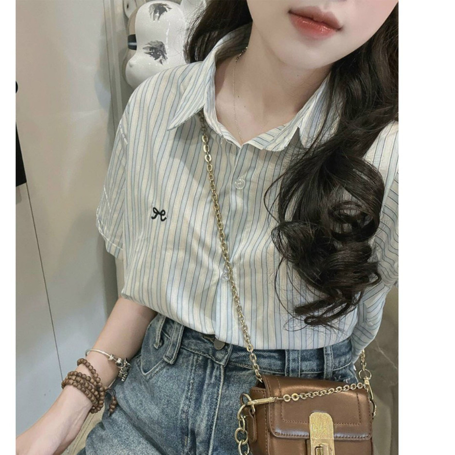 áo sơ mi nữ kẻ sọc cộc tay thêu nơ Gemy_official , áo sơ mi cộc tay kẻ sọc thêu nữ phong cách tối giản hàn quốc (A142)