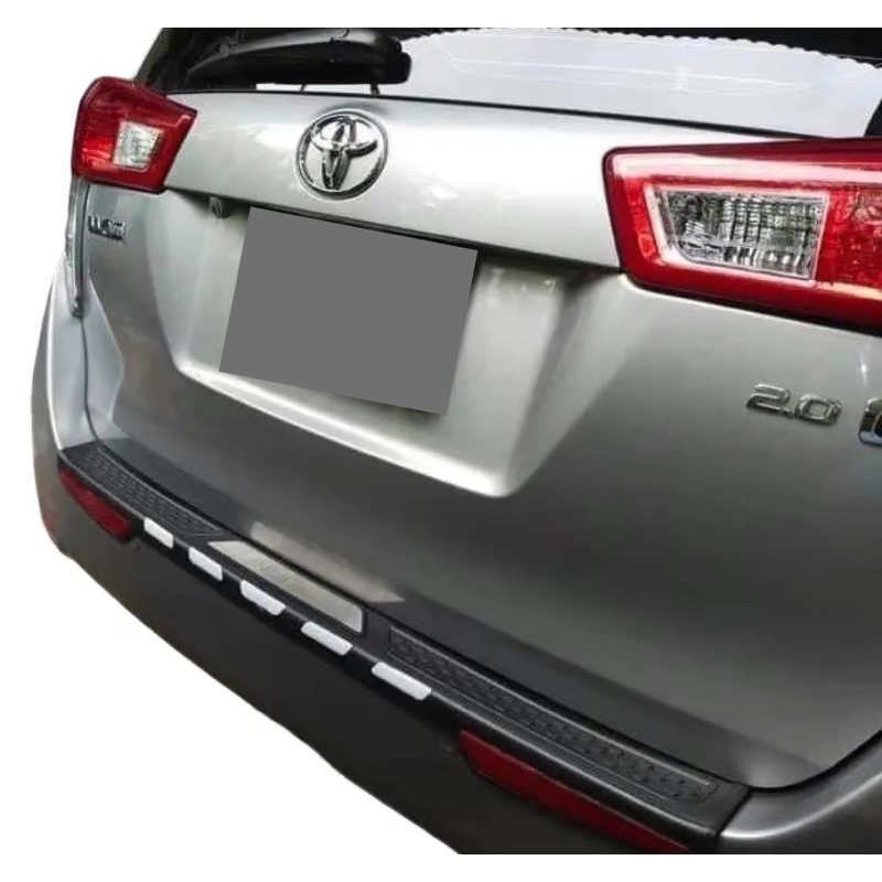 Ốp chống trầy cốp ngoài xe Toyota Innova 2017-2022 nhựa ít inox hàng cao cấp