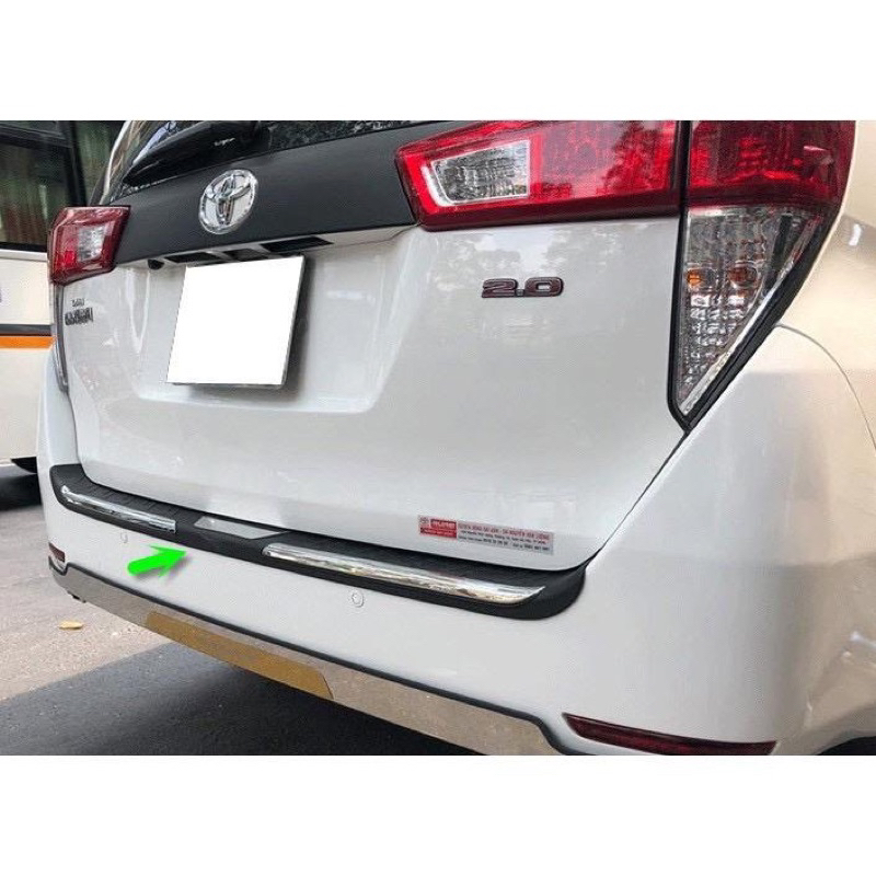 Ốp chống trầy cốp ngoài xe Toyota Innova 2017-2022 nhựa ít inox hàng cao cấp