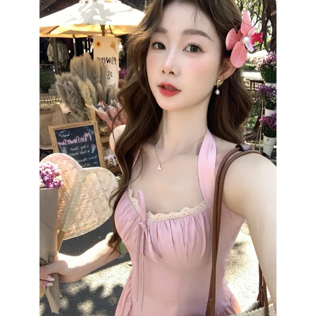 Váy Nữ Cổ Yếm Phối Viền Ren Thắt Nơ Nhẹ Nhàng Chiết Eo Maxi Dáng Xoè Tone Hồng Nàng Thơ