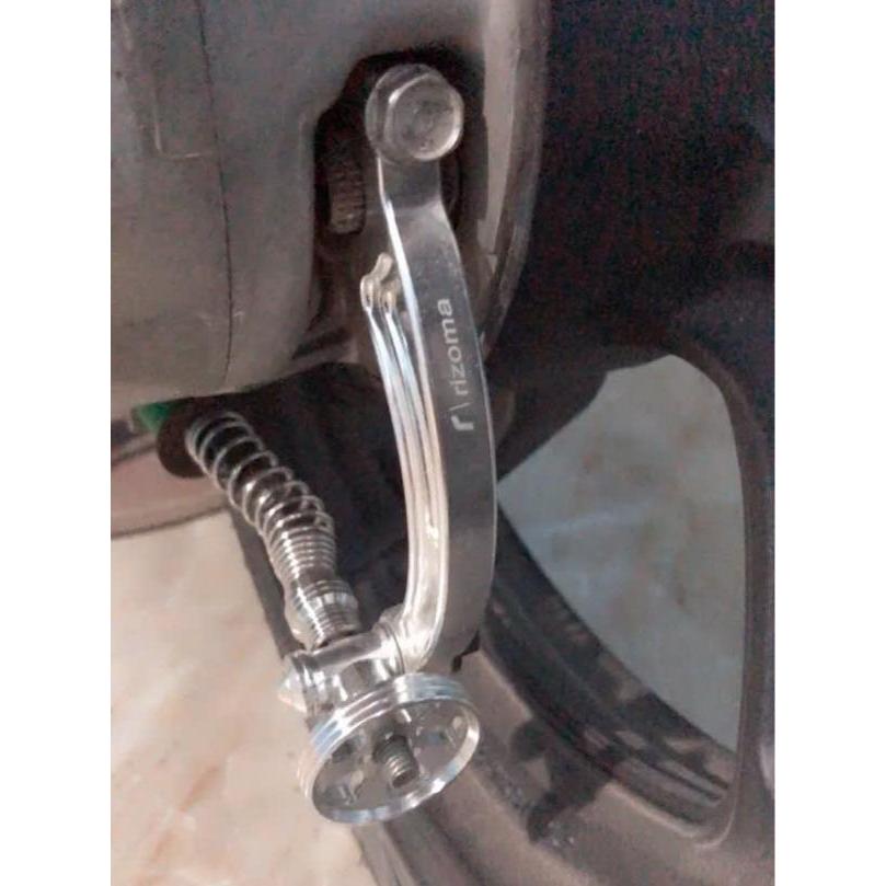Càng thắng CNC nhôm cong kèm lò xo 304 gắn xe máy Rizoma