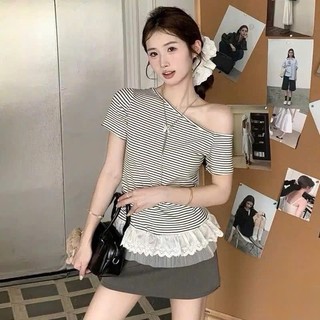 Áo Thun Kẻ Sọc Trễ Vai Nữ Tính Phối Ren Thô Bèo Dáng Thanh Lịch