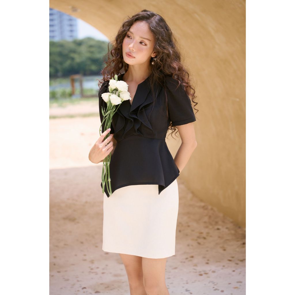 Vella Fashion - Set ELISE áo cổ V phối bèo tay ngắn và chân váy mini có túi VA25022 VV25023