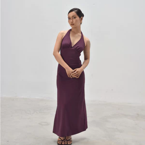 Đầm dài body xẻ ngực sâu chữ V chất thun poly co giãn màu tím rượu – Thiết kế tối giản, quyến rũ | FORMA COLLECTIVE
