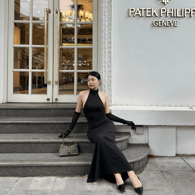 Đầm body dài cổ yếm chất thun poly co giãn màu đen – Thiết kế tối giản, quyến rũ | FORMA COLLECTIVE