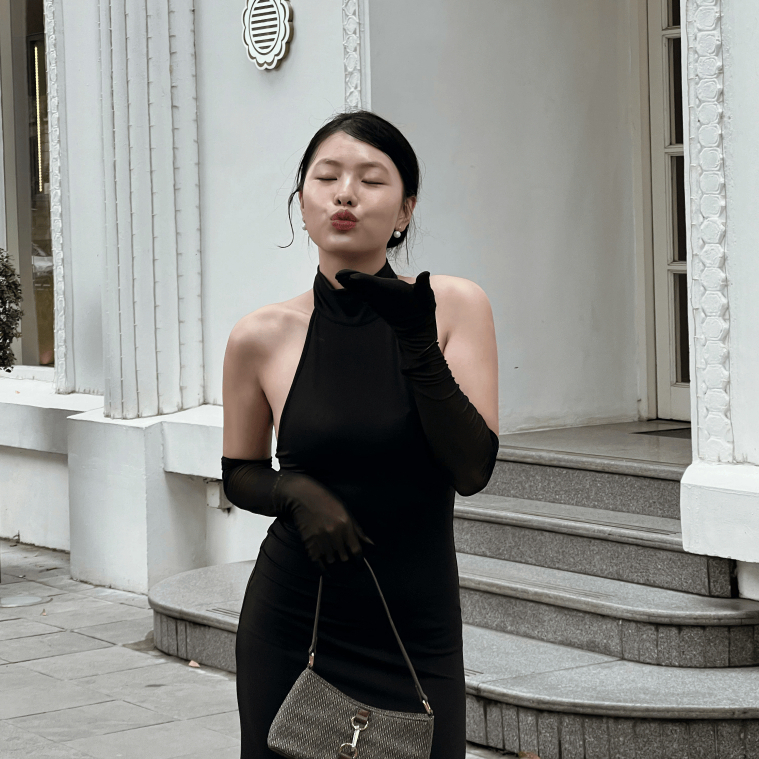 Đầm body dài cổ yếm chất thun poly co giãn màu đen – Thiết kế tối giản, quyến rũ | FORMA COLLECTIVE