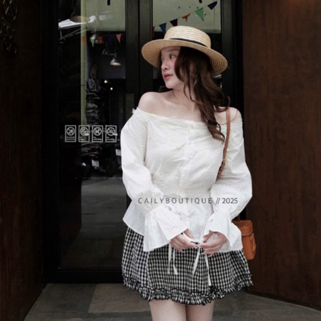 Áo sơmi trễ vai tay loe phối viền ren bèo cách điệu , Áo nữ hở vai cài khuy basic phong cách Hàn Quốc • MIU.STUDIO