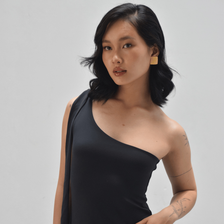 Đầm thun dây chéo ôm dáng chất thun poly co giãn màu đen – Thiết kế tối giản, quyến rũ | FORMA COLLECTIVE