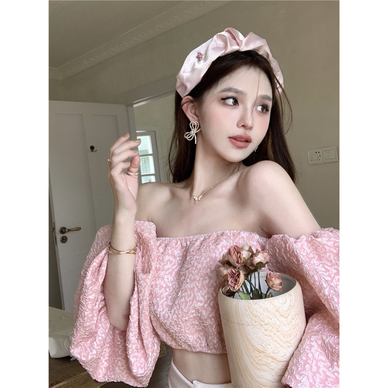 Áo Nữ Hồng Gấm Trễ Vai Tay Phồng | Áo Croptop Nữ Tôn Dáng Phong Cách Hàn Quốc | Size S M L – Có Sẵn