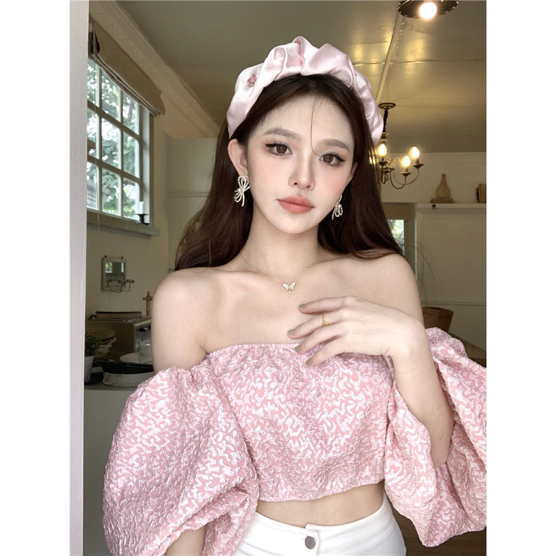 Áo Nữ Hồng Gấm Trễ Vai Tay Phồng | Áo Croptop Nữ Tôn Dáng Phong Cách Hàn Quốc | Size S M L – Có Sẵn