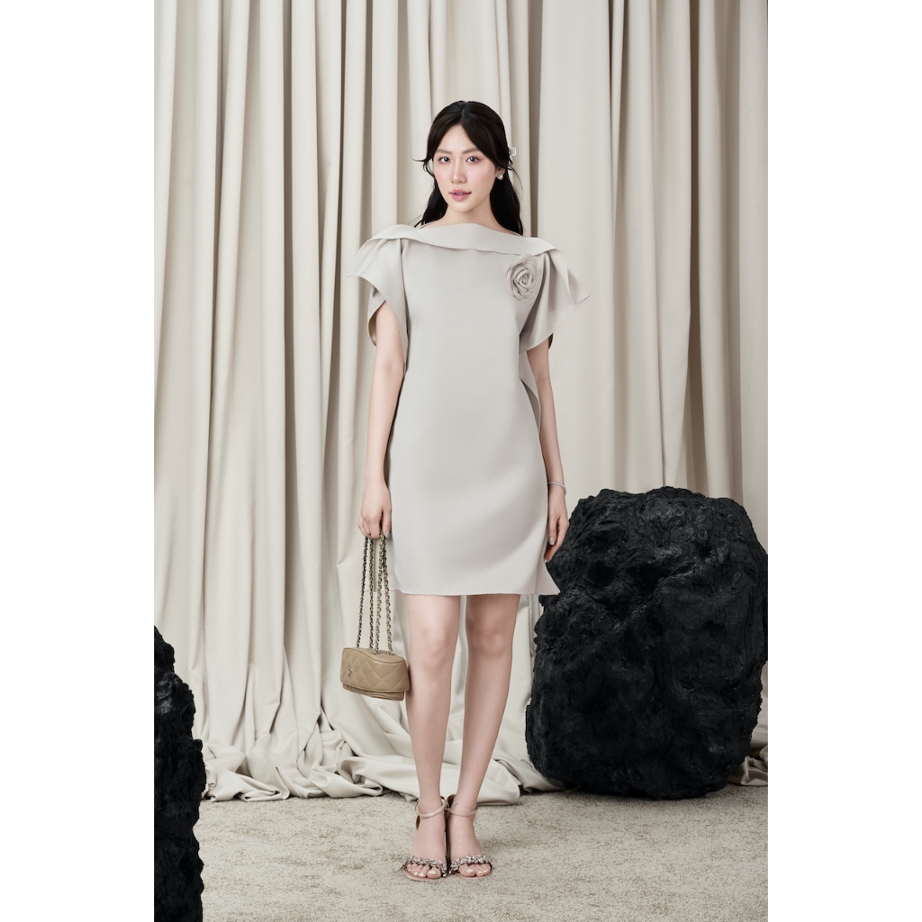 Ảnh RẬP - Đầm Cổ Thuyền Không Tay Cài Hoa - PION 03 2