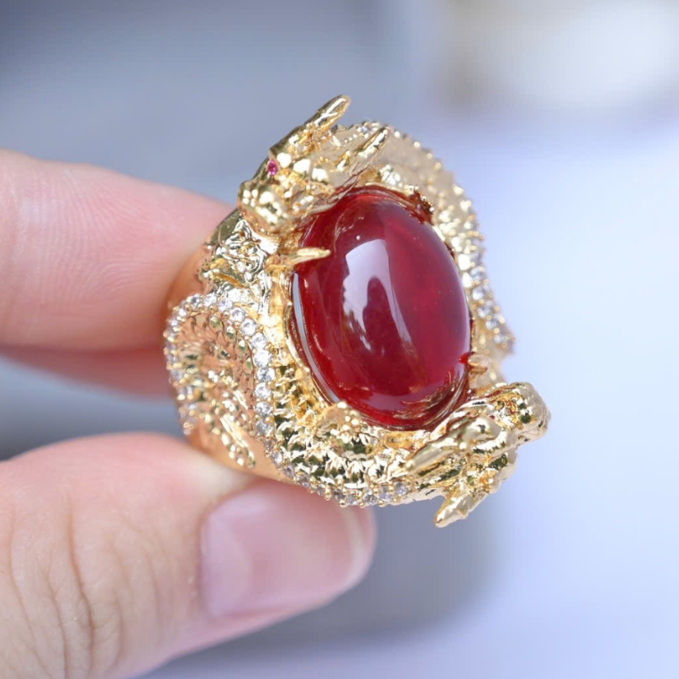 Nhẫn Nam Rồng Ôm Đá Đỏ – Thiết Kế Cá Tính, Viền Xi Mạ Sáng | Trang Sức KAMY