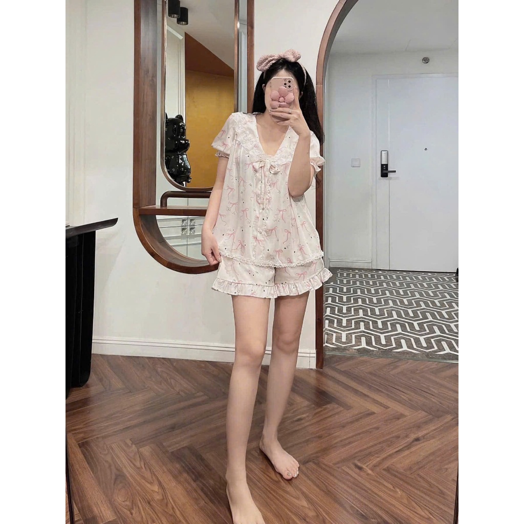 Set đồ ngủ nữ tay ngắn đùi họa tiết nơ dễ thương, bộ pijama nữ mặc nhà chất lụa mát mịn thoáng mát rộng rãi hcom25224