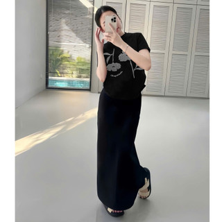 Bộ Áo Phông Nữ Chepol Form Rộng, Cổ Tròn, Tay Ngắn, In Hoa, Chất Cotton Cao cấp (Áo Thun Đen + Chân Váy Suông)- CP_x4114