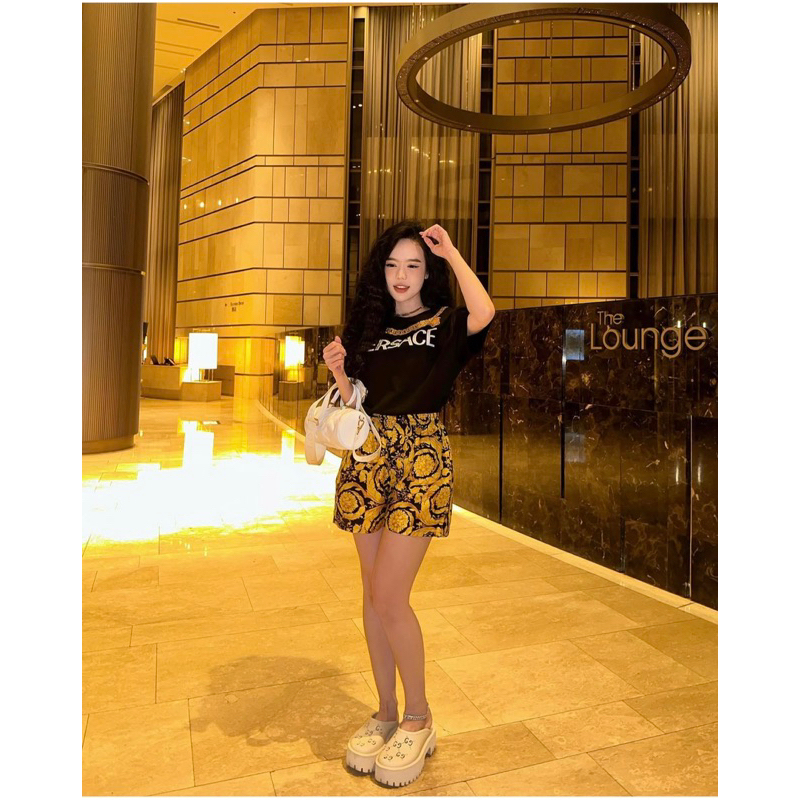 set áo thun & quần leggings hoạ tiết vàng versace