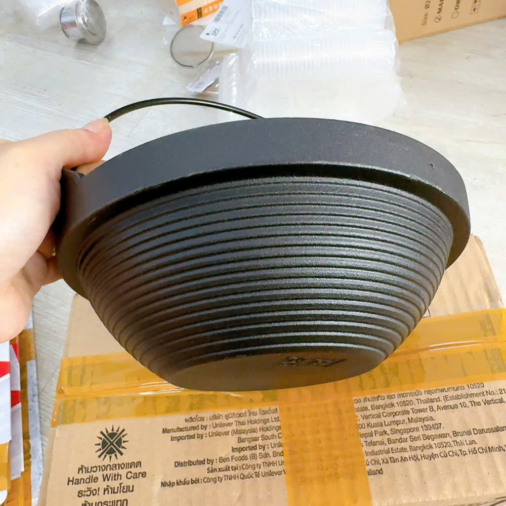Nồi gang, nắp gỗ, có quai kiểu Nhật kích thước 20cm dùng để nấu canh, nồi ăn lẩu kiểu dáng Nhật Bản (nắp gỗ) dễ sử dụng.