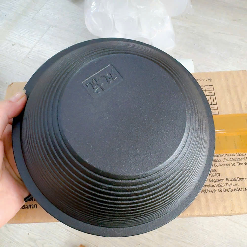 Nồi gang, nắp gỗ, có quai kiểu Nhật kích thước 20cm dùng để nấu canh, nồi ăn lẩu kiểu dáng Nhật Bản (nắp gỗ) dễ sử dụng.