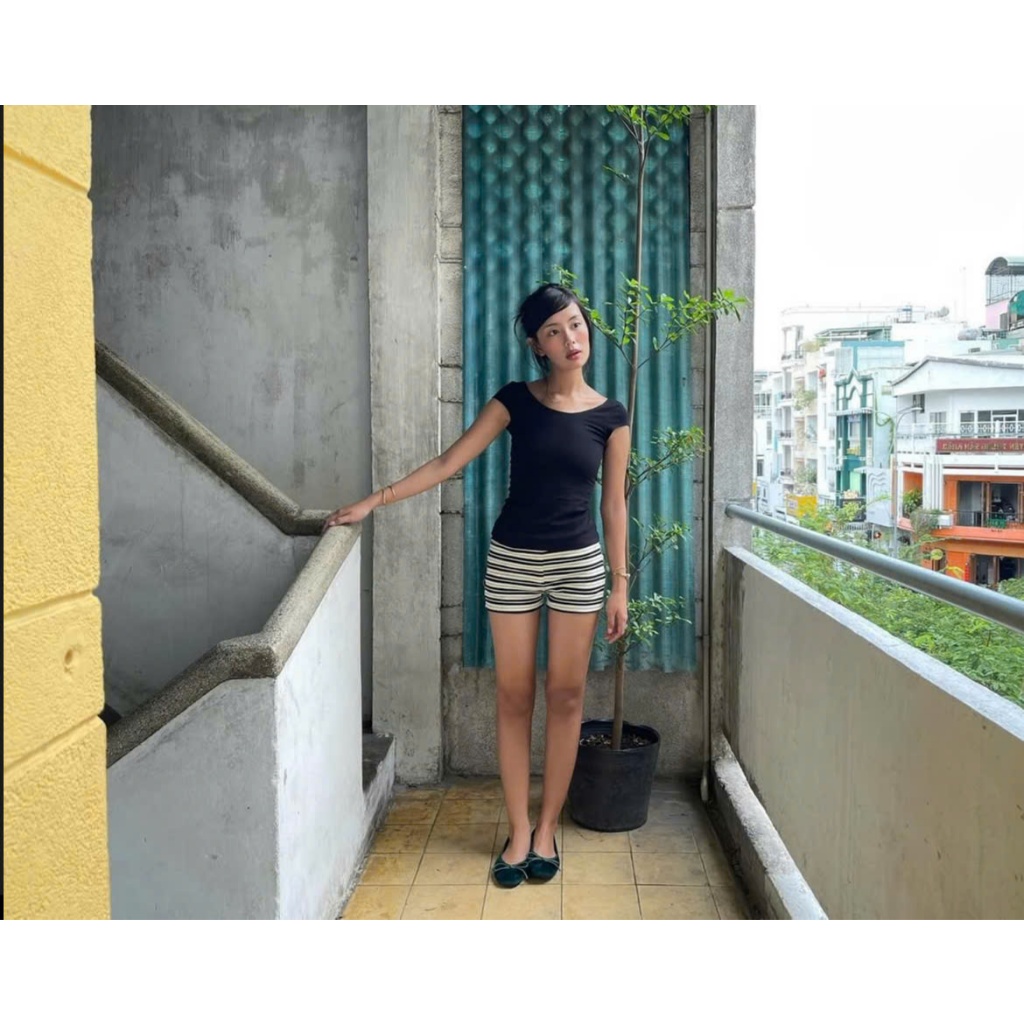 Ảnh làminapparel - CURVED V-NECK TOP 4
