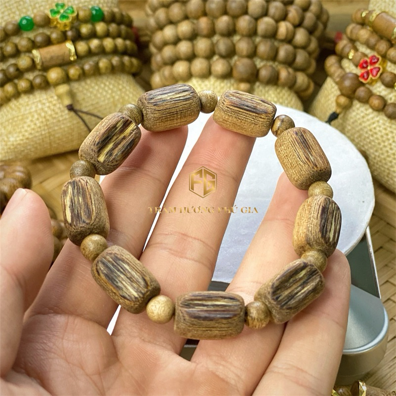 Vòng trầm hương tự nhiên Phú Gia trúc thô cao cấp