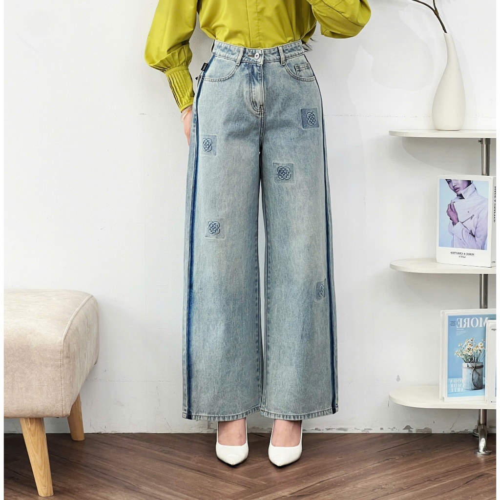 Ảnh Quần Jean Nữ 𝐂𝐂𝐇𝐀𝐓 Dáng Suông Rosie Dập Hoa Nổi Chất Liệu Jeans Cao Cấp 15GDJ2012ST 1