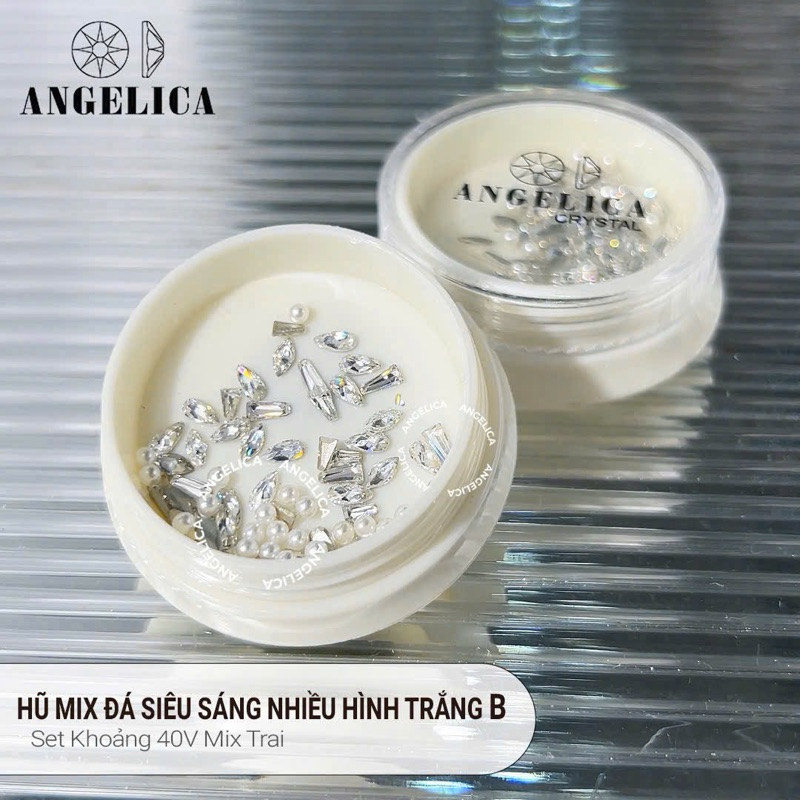Set đá trang trí make up-nail đa năng. Tạo hình bướm hay đính trang trí đều rất đẹp và bắt sáng
