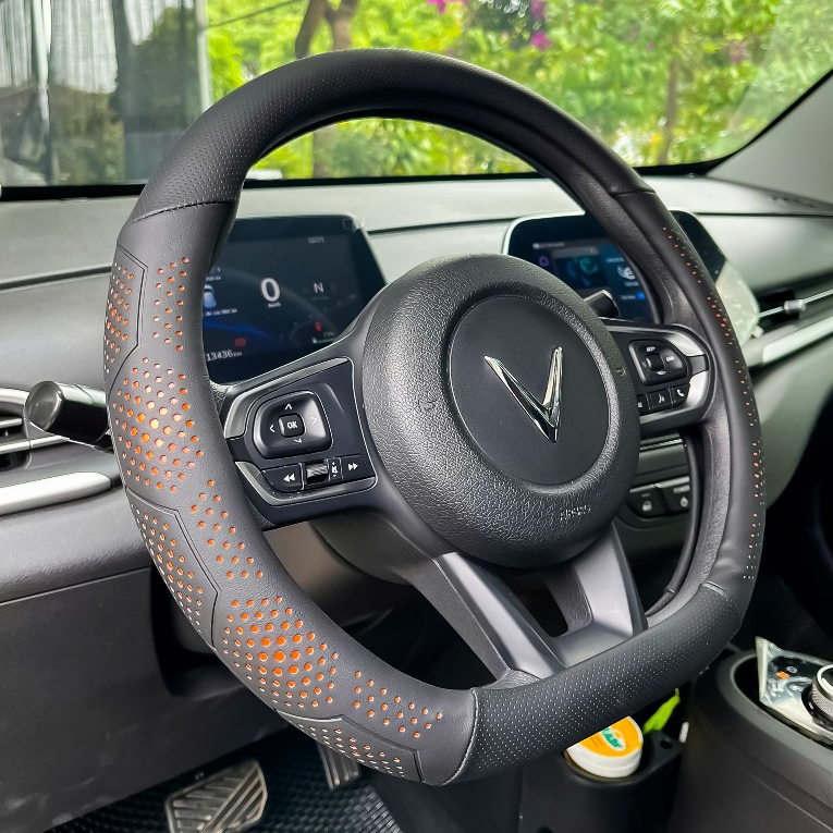Bọc Vô Lăng Vinfast VF3, VF5, VFE34, VF6, VF7, VF8, VF9 Chất Liệu Da Nappa 3D, da bò thật Mềm, Êm Ái Và Thoáng Tay