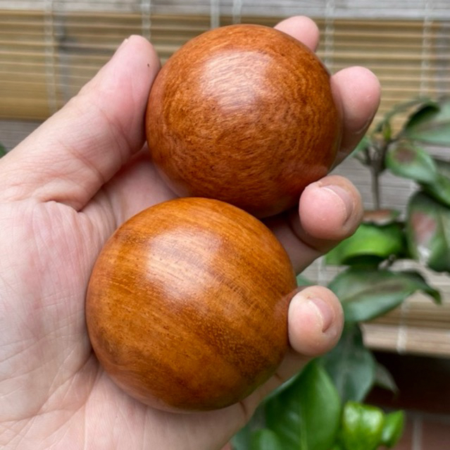 COMBO 2 quả bi lăn tay Mát xa Gỗ hương  4cm và 5cm - giúp chống mỏi toàn diện