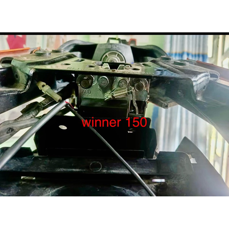 Khoá yên điện 12v xe máy phổ thông ya,hd(Si,Ex135,Novo, Si fi, Ju Finn)