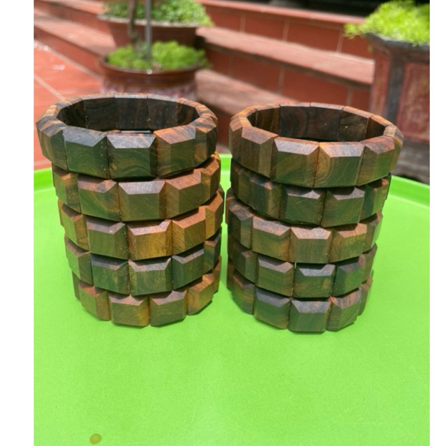 Vòng tay gỗ Bách xanh Chìm nước bản lách 18x18mm chất già nặng, thơm ngọt lan toả