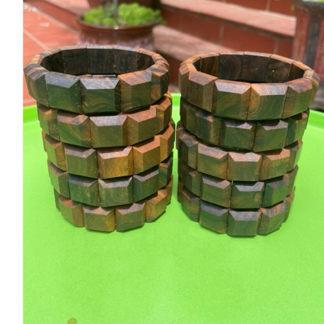 Vòng tay gỗ Bách xanh Chìm nước bản lách 18x18mm chất già nặng, thơm ngọt lan toả