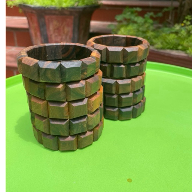 Vòng tay gỗ Bách xanh Chìm nước bản lách 18x18mm chất già nặng, thơm ngọt lan toả
