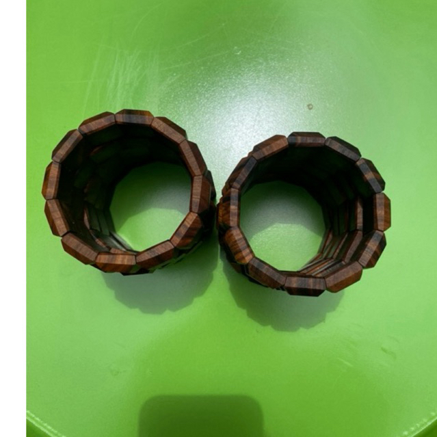 Vòng tay gỗ Bách xanh Chìm nước bản lách 18x18mm chất già nặng, thơm ngọt lan toả