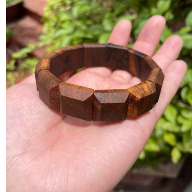 Vòng tay gỗ Bách xanh Chìm nước bản lách 18x18mm chất già nặng, thơm ngọt lan toả