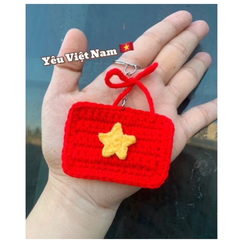 Kẹp Tóc / Móc Khoá / Ghim Cài Hình Lá Cờ Việt Nam, Kẹp Tóc Móc Khoá Len Handmade