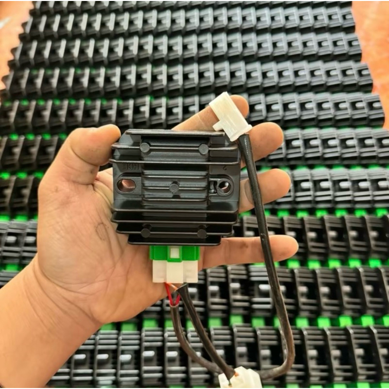 Sạc Hce Chân Xanh Và Chân Đen Tăng Dòng Điện Lắp Các Dòng Xe Máy , Ổn Định Dòng Sạc Lên Tới 14Vol5 ( Bảo hành 24 Tháng