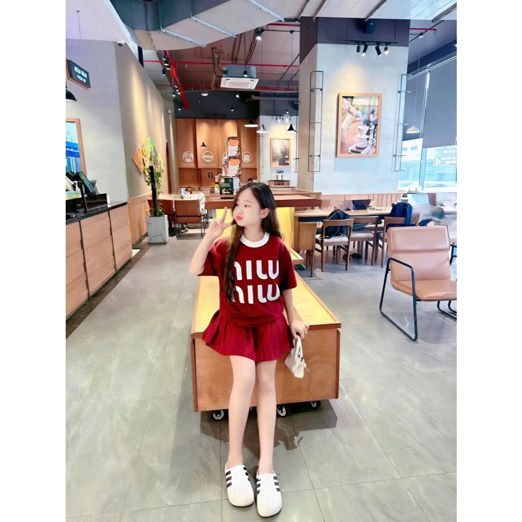 4-15 tuổi. Sét bộ chân váy xếp ly có lót váy cho bé gái in chữ niu niu chất vải cotton mềm mịn thấm hút mồ hôi. V03