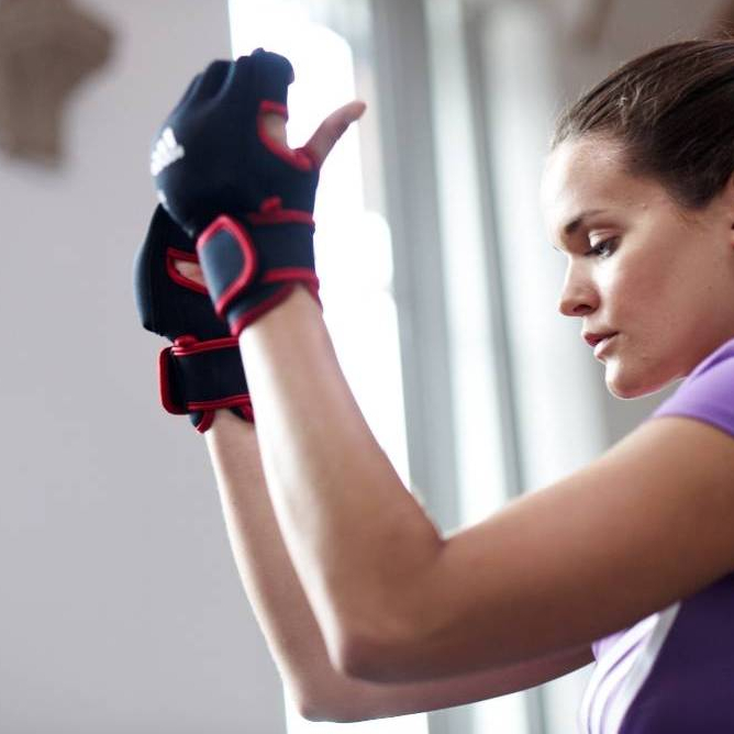 Găng Tay Tạ Weighted Gloves ADIDAS ADWT-10702 Trọng lượng 0,5kg (1 Cặp)
