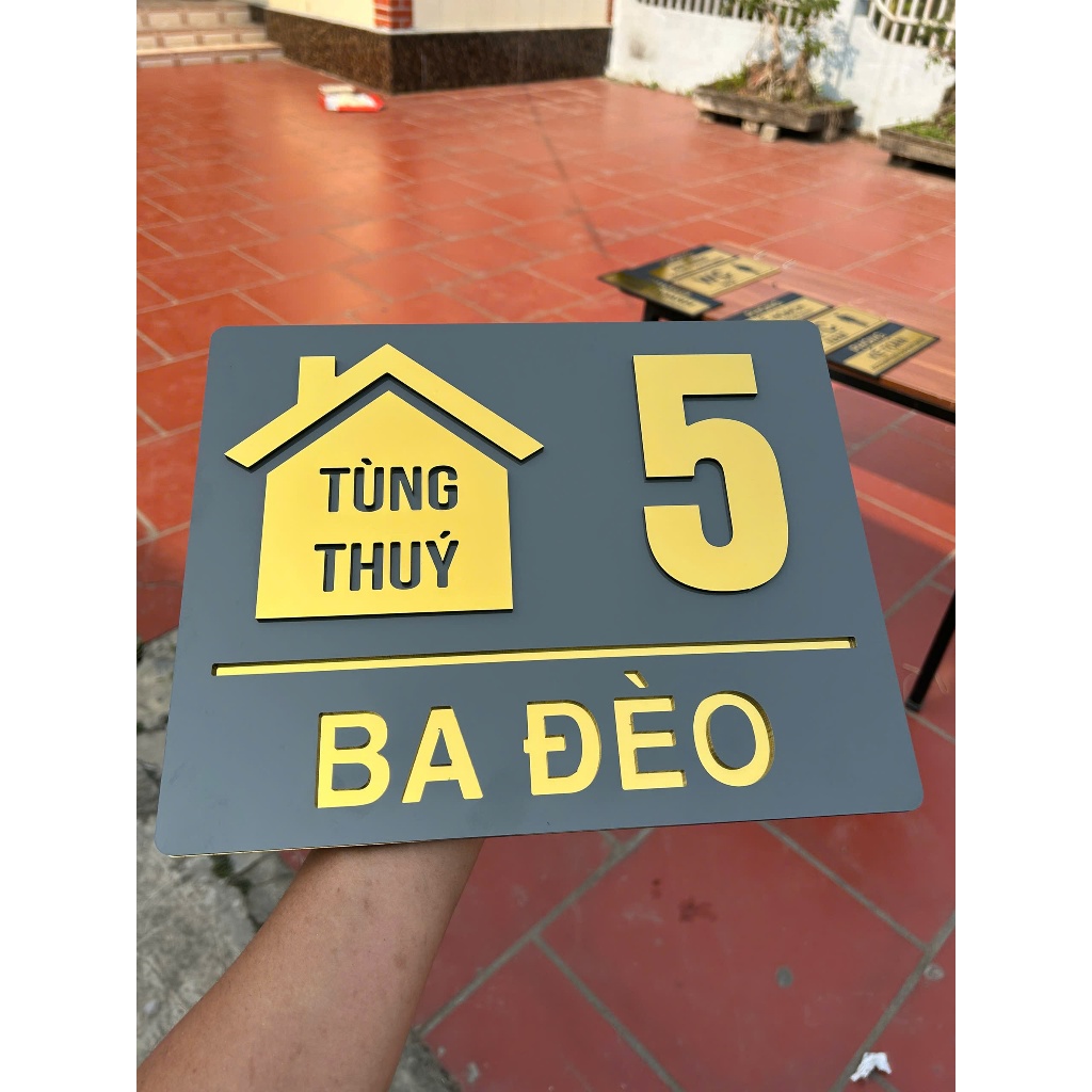 BẢNG, BIỂN SỐ NHÀ. Alcorest gương vàng + mica cán ghi , số chìm