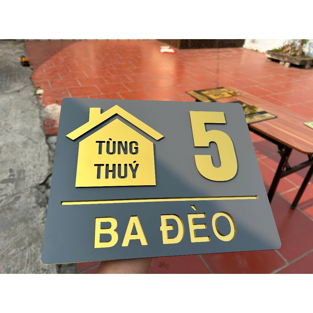 BẢNG, BIỂN SỐ NHÀ. Alcorest gương vàng + mica cán ghi , số chìm